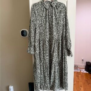 H&M Green Leaf Print Dress - NWOT - Size Large